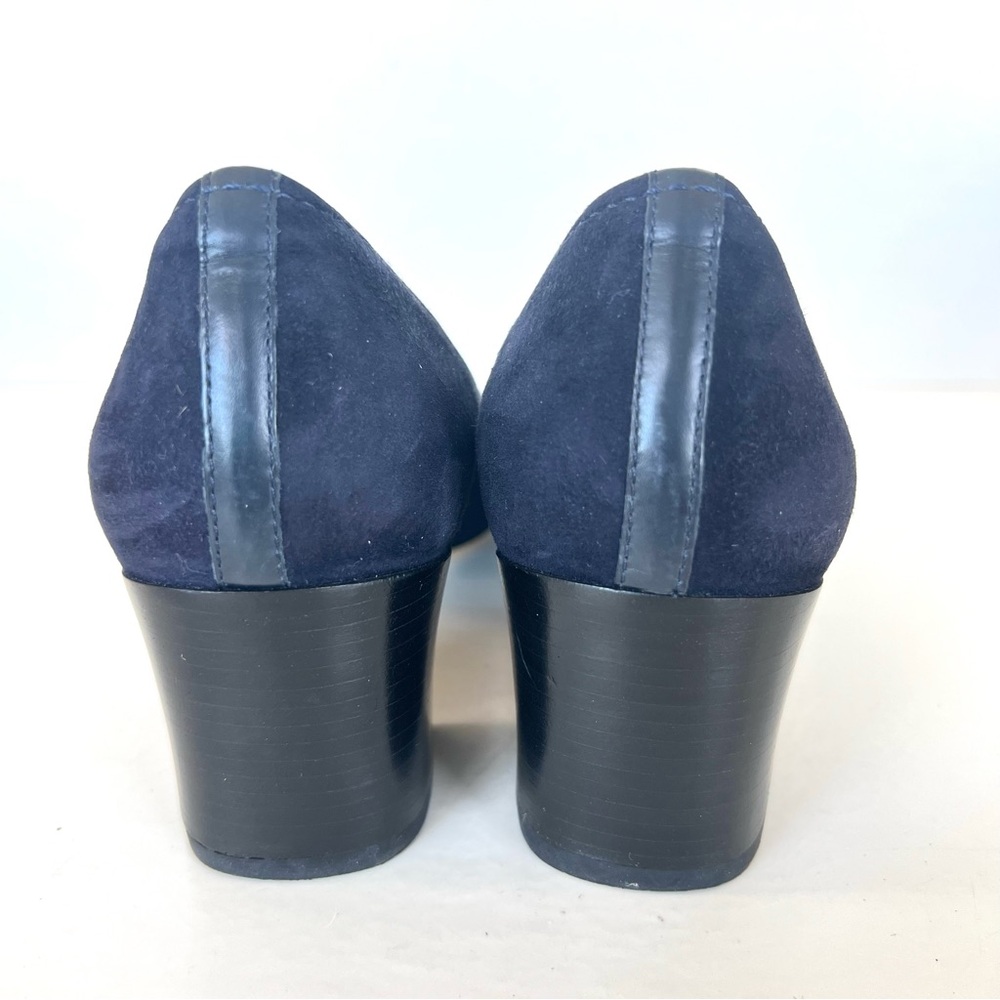 TORY BURCH Noel Navy Blue Suede Gold Horse Bit Vntg Closed Toe Heel Pump Sz 8 M - Picture 7 of 11